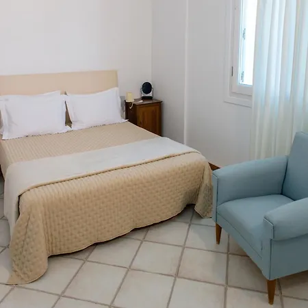 At The Side Of The Castle Appartement Plaka (Milos)