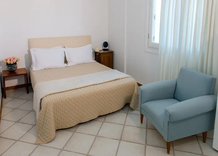 At The Side Of The Castle شقة Plaka (Milos)